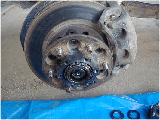 4x4 Mechanics - Wheel stud replacement