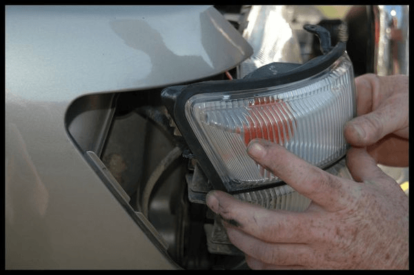 4x4 Mechanics - Changing headlights and indicators