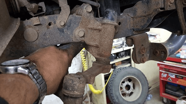  4x4 Mechanics - Steering idler arm replacement fo