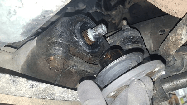4x4 Mechanics - Differential oil seal replacement