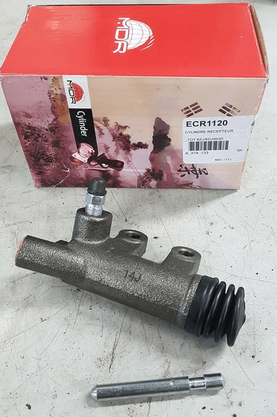 4x4 Mechanics - Clutch slave cylinder replacement