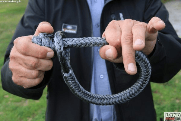 4x4 Mechanics - How to use a soft shackle?