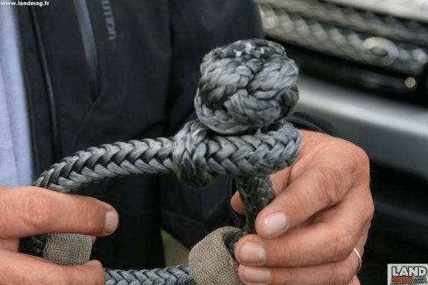 4x4 Mechanics - How to use a soft shackle?