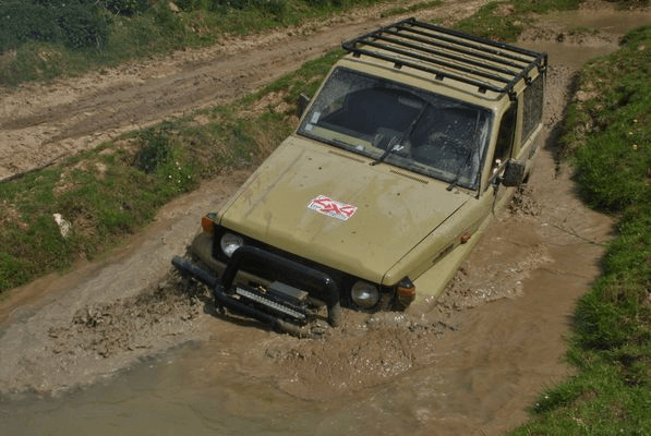 4x4 Mechanics - Driving technique: Ruts and mud