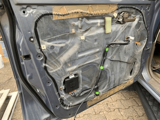Mécanique : remplacer un lève-vitre électrique sur une portière de voiture