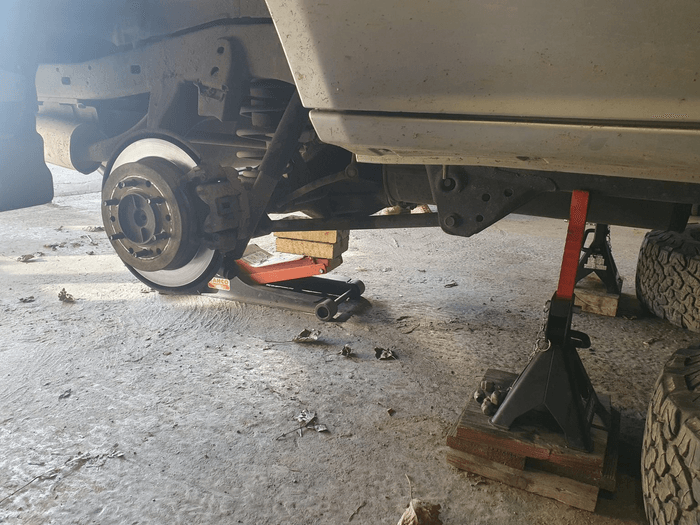 Fitting an OME suspension kit to a Toyota KDJ 95
