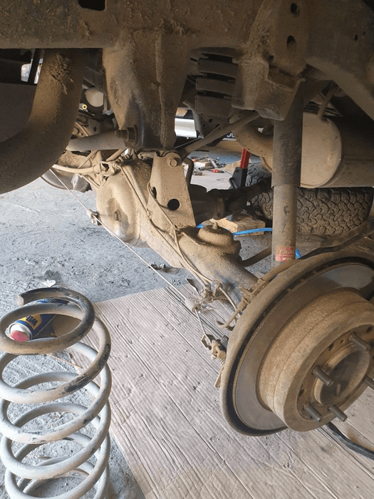 Fitting an OME suspension kit to a Toyota KDJ 95