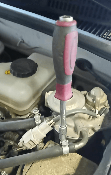 Changement filtre à gazole sur Toyota LC120