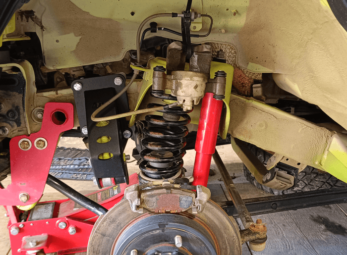 Changing front brake discs and pads on a Suzuki Jimny