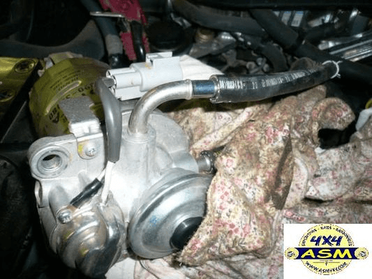 4x4 Mechanics - Diesel fuel filter replacement