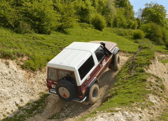 Article thumbnail: Driving up steep slopes - offroad technique