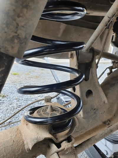 Miniatura del artículo: Cambio de los muelles traseros en el Toyota KDJ 95