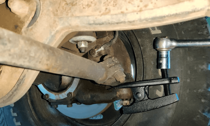 Changing the steering ball joints on a Nissan Patrol Y60
